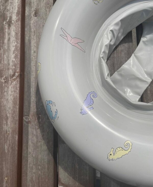 VANILLA COPENHAGEN Koło do pływania Baby Ocean Print Oyster Grey 12m+