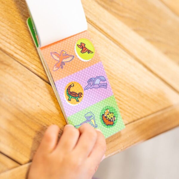 Melissa and Doug Notesik z naklejkami uzupełniającymi Sticker WOW! Dinozaur