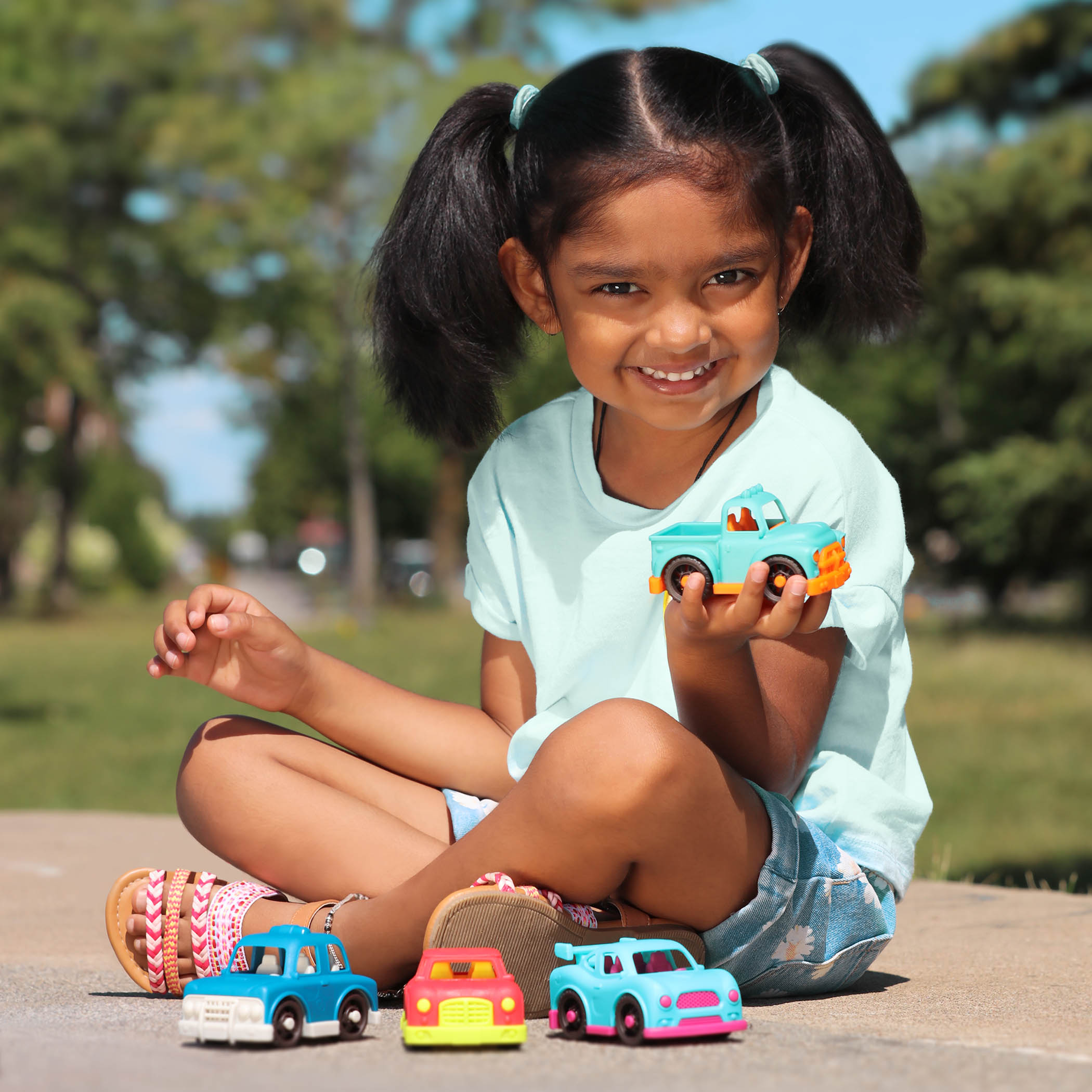 B.Toys Zestaw 4 małych autek seria Happy Cruisers 12m+ - obrazek 6